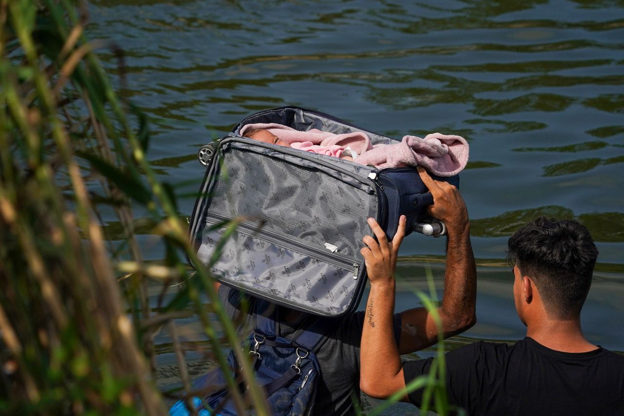 US to limit asylum at Mexico border, open 100 migration hubs
