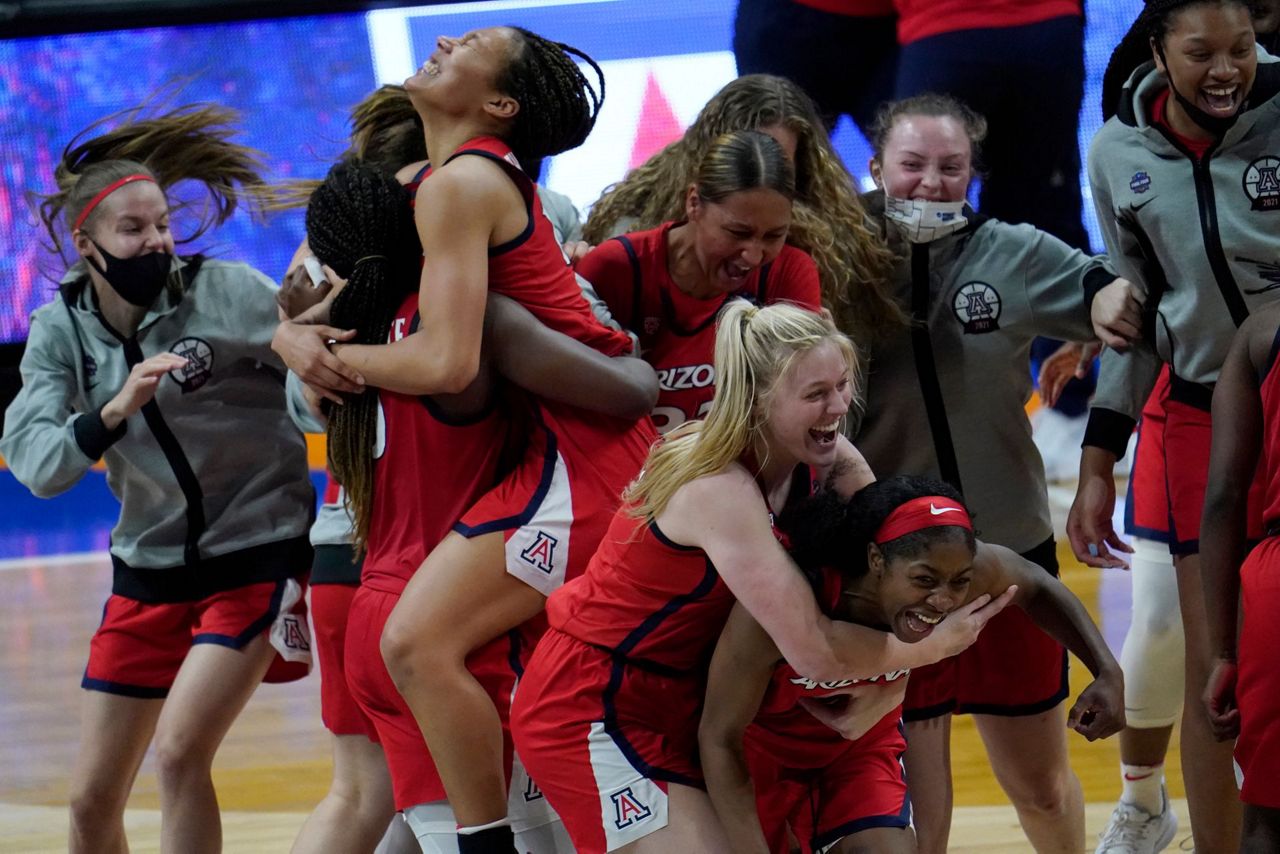 Arizona reaches NCAA title game with 6959 win over UConn