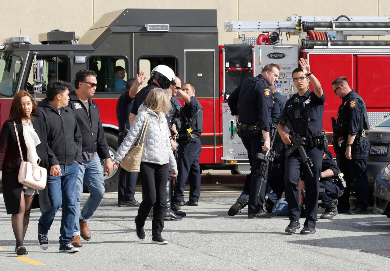 2 wounded at mall shooting near San Francisco