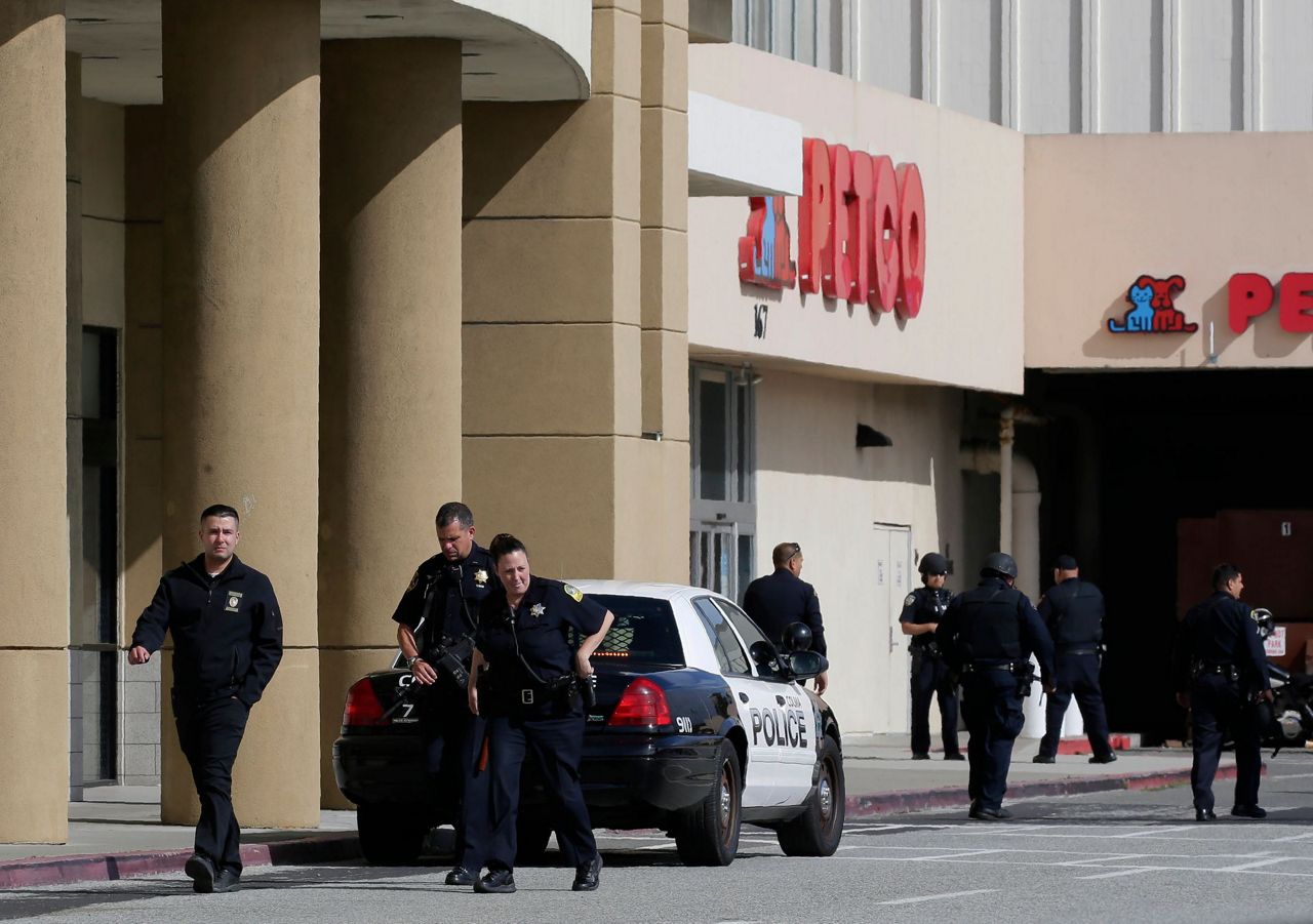 2 wounded at mall shooting near San Francisco