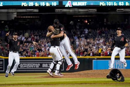 Diamondbacks Pitcher Madison Bumgarner Goes Ballistic When Ump