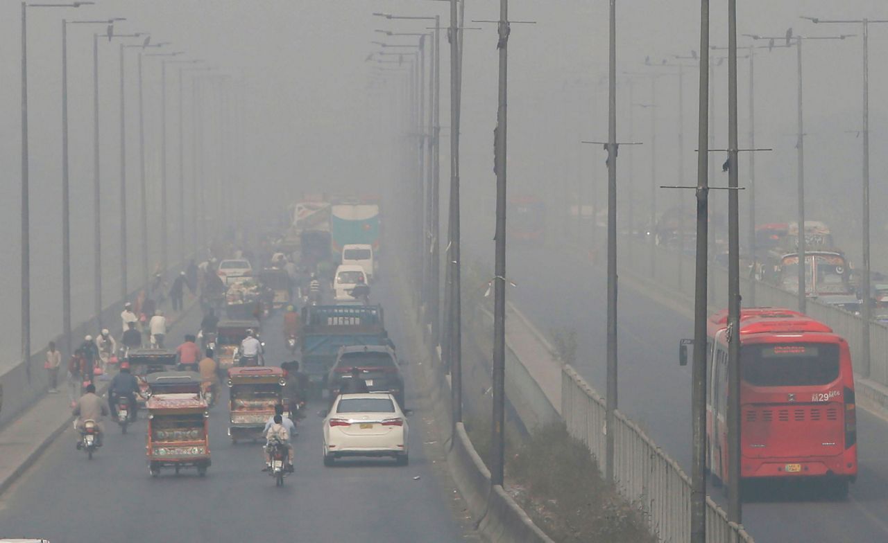 Pakistan's Lahore sees peak pollution as coronavirus surges