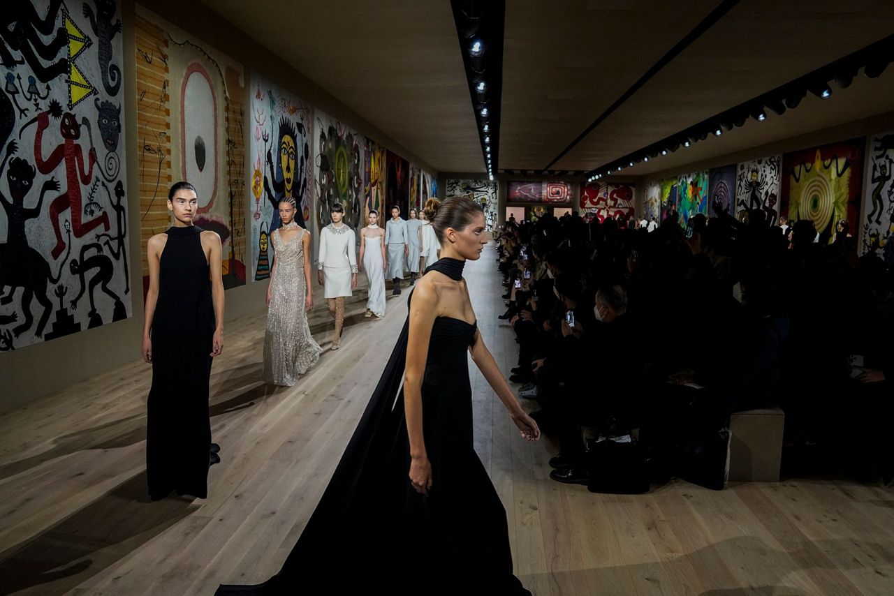 Неделя моды в Париже 2022 показ Dior