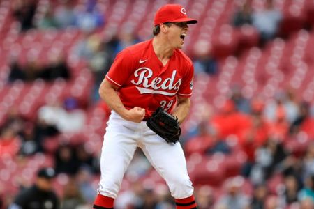 Pirates' VanMeter struggles as catcher, Reds end 9-game skid
