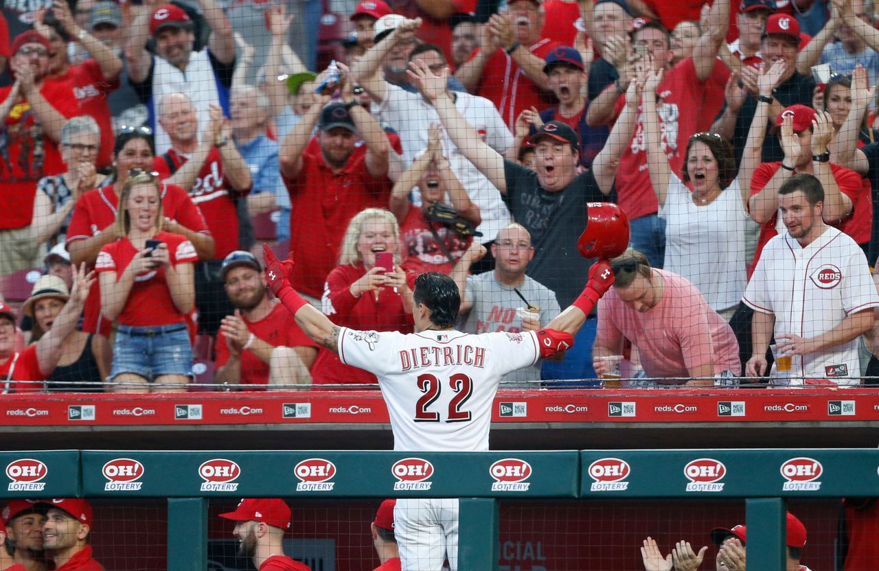 WATCH: Votto hits homer in second at-bat of season, takes curtain call at  GABP