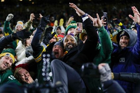 Toe injury can't stop Rodgers as Packers defeat Rams 36-28 – KXAN Austin