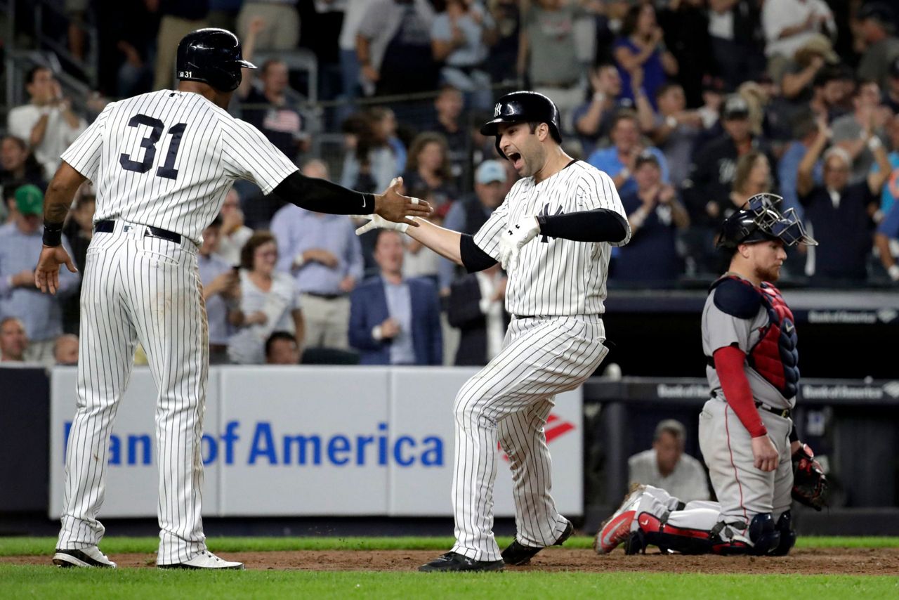 Gary Sanchez bashing 'over the top,' Yankees' Aaron Boone says 