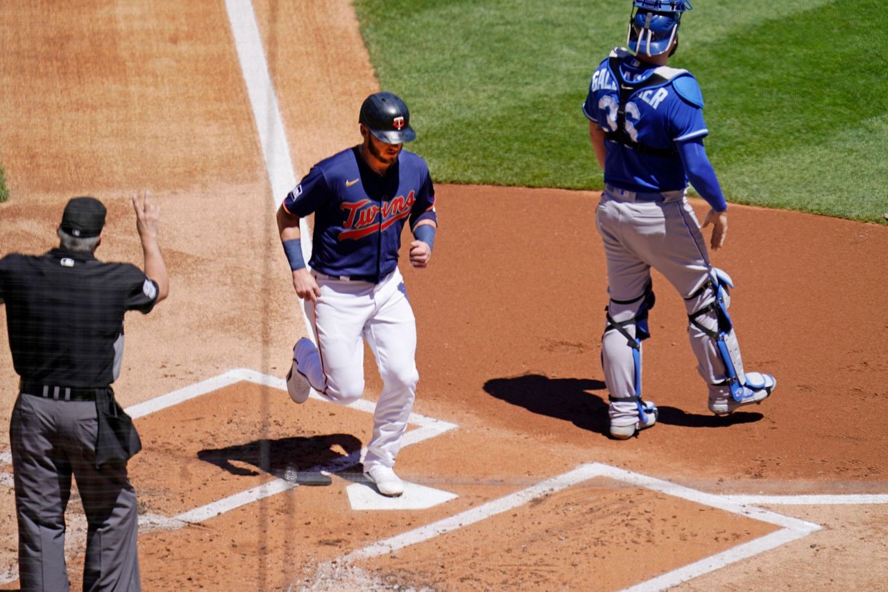 MLB reaches 2 million total runs, Twins' Donaldson scores it