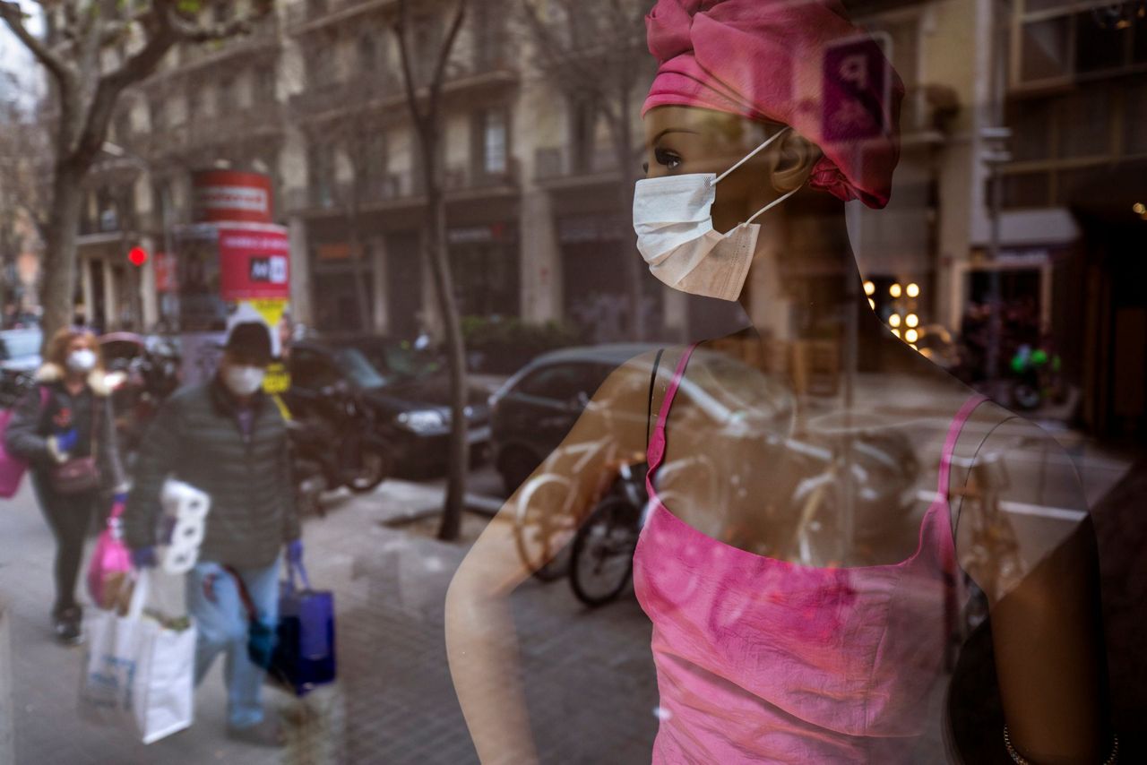 Reports Spain locks down as coronavirus infections spike