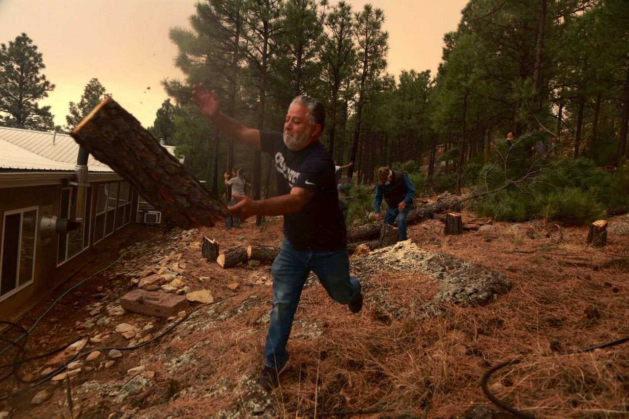 Wind-whipped fire forces more New Mexico residents to flee - Vimarsana News