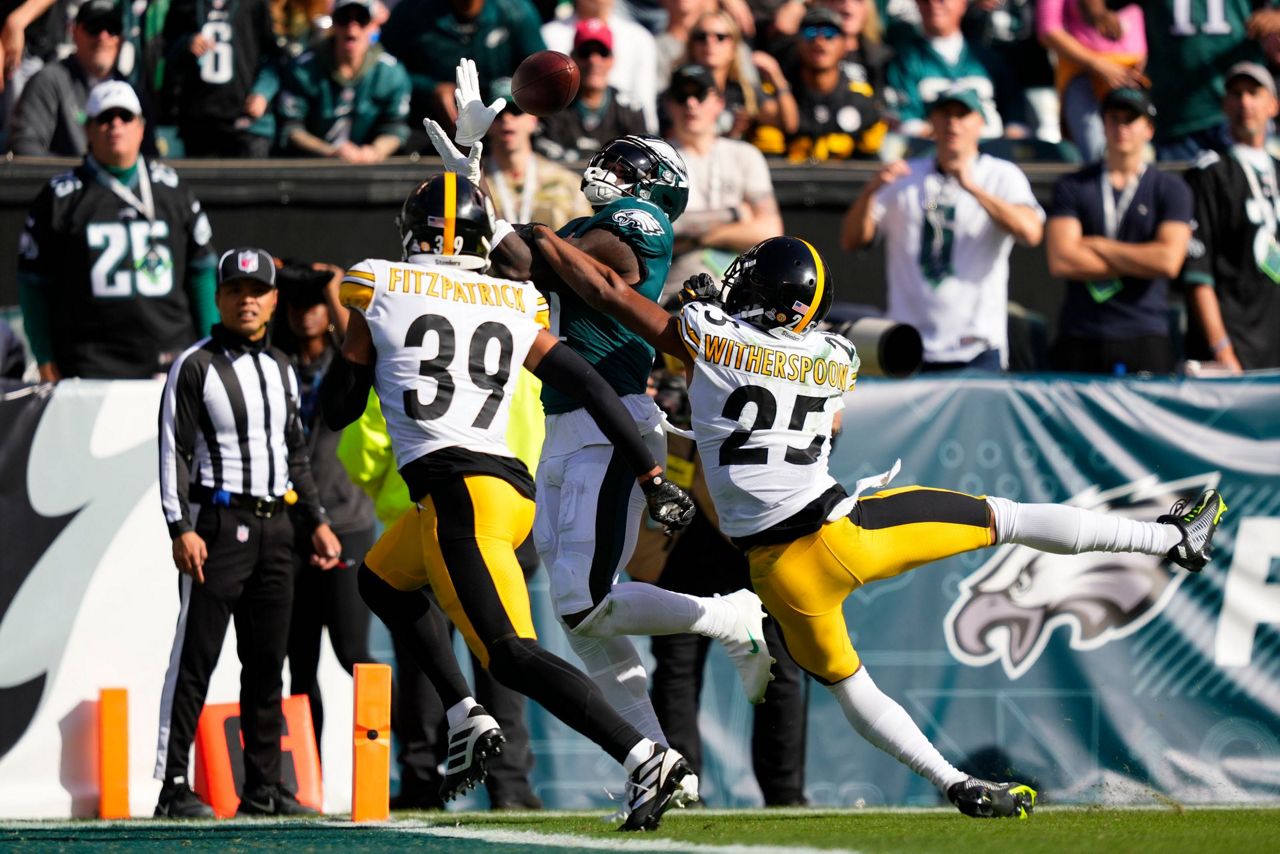 Hurts, Brown Power Unbeaten Eagles Past Steelers 35-13