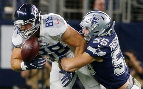 Arlington, Texas, USA. 5th Nov, 2018. Dallas Cowboys linebacker Leighton Vander  Esch (55) during the NFL football game between the Tennessee Titans and the Dallas  Cowboys at AT&T Stadium in Arlington, Texas.