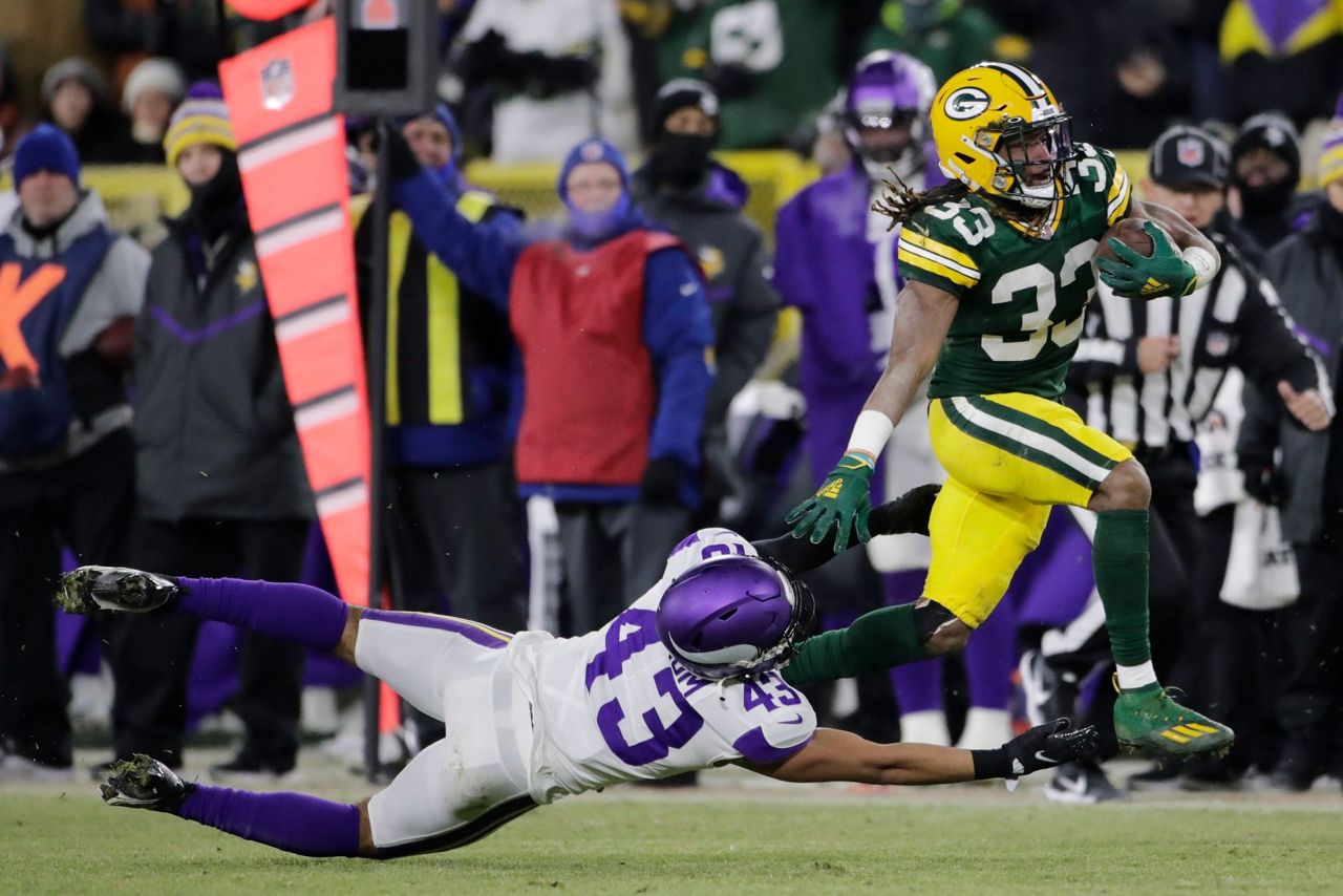 Packers rout Vikings 37-10 in cold to take NFC's No. 1 seed