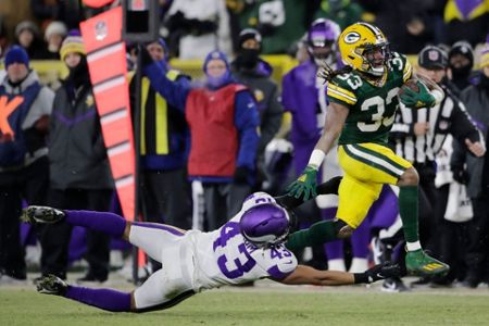 Packers rout Vikings 37-10 in cold to take NFC's No. 1 seed