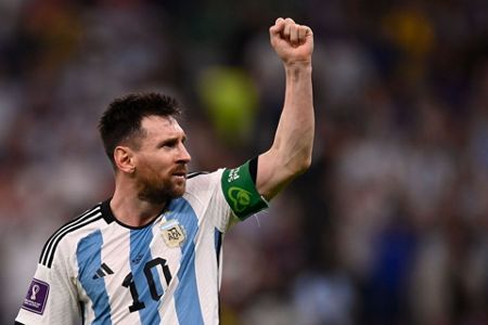 Canelo slams Messi for 'cleaning the floor' with Mexico World Cup