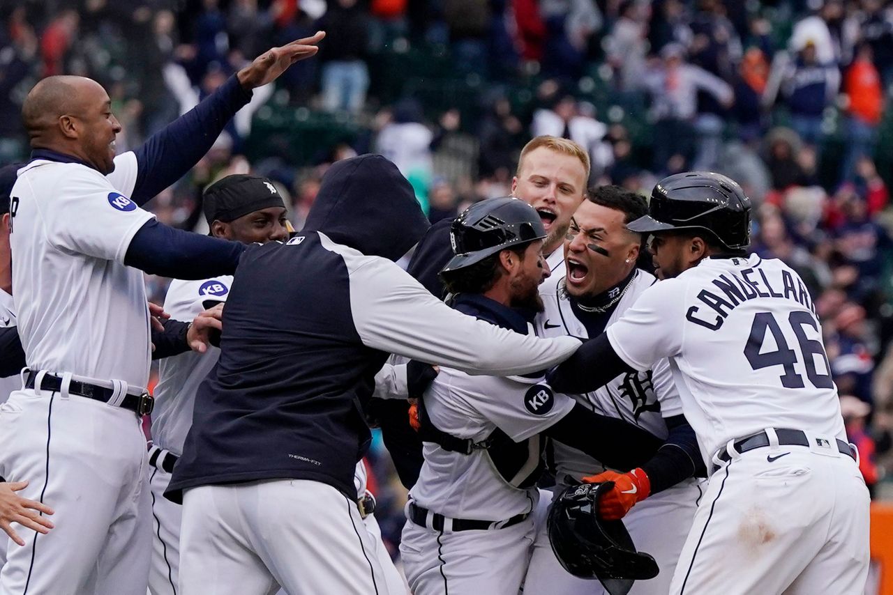 Cabrera's homer gives Detroit 10-inning victory over White Sox