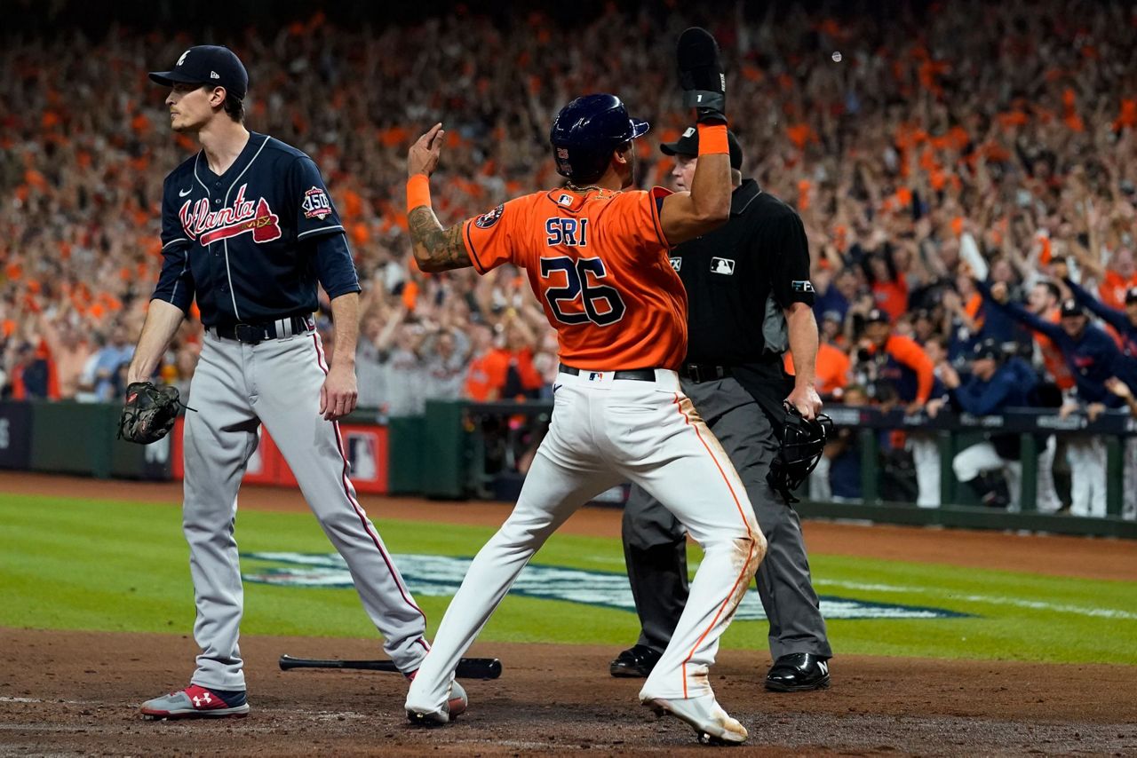 Fan runs on field during ALCS Game 2 to hug Jose Altuve