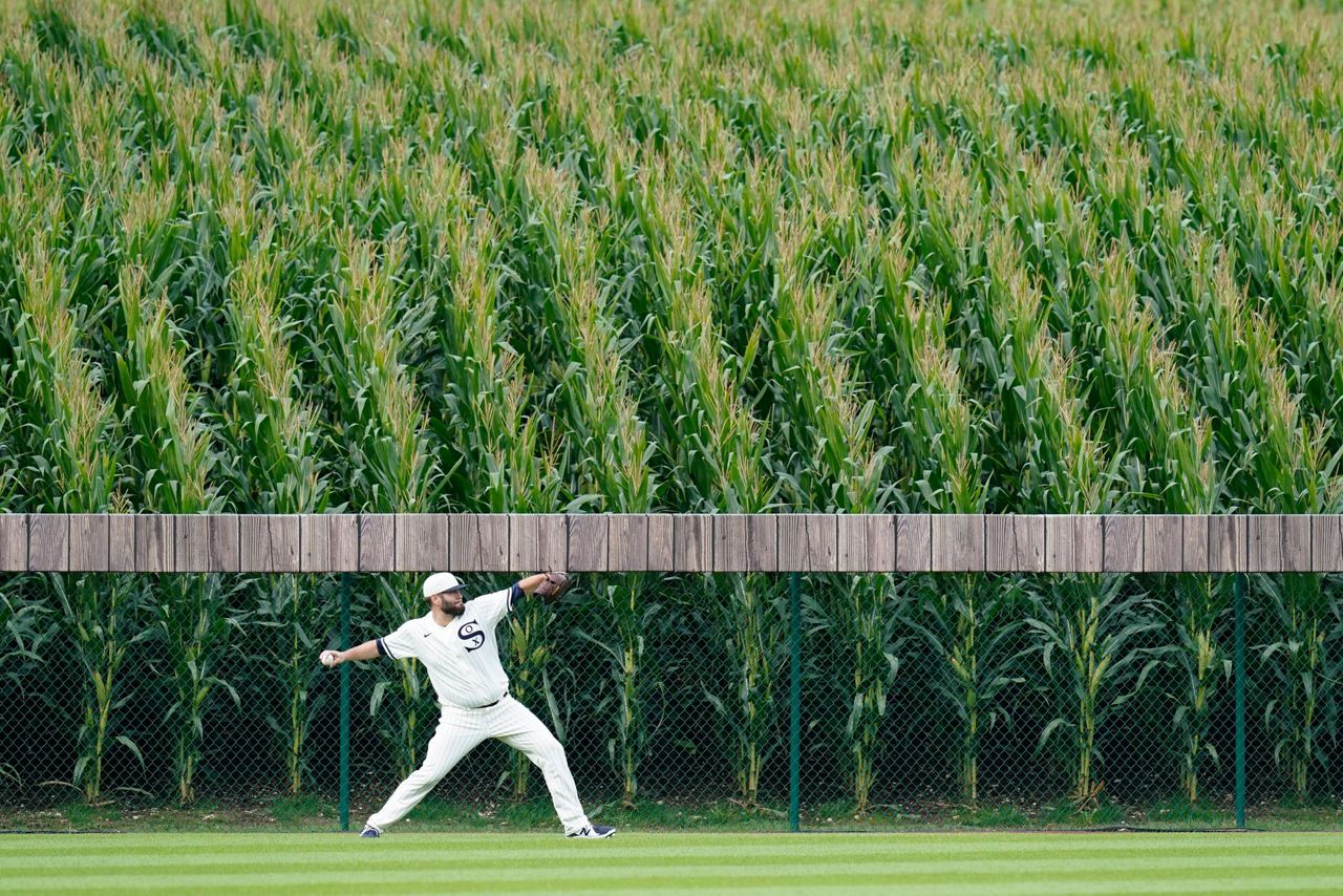 Hollywood ending as White Sox top Yankees at 'Field of Dreams