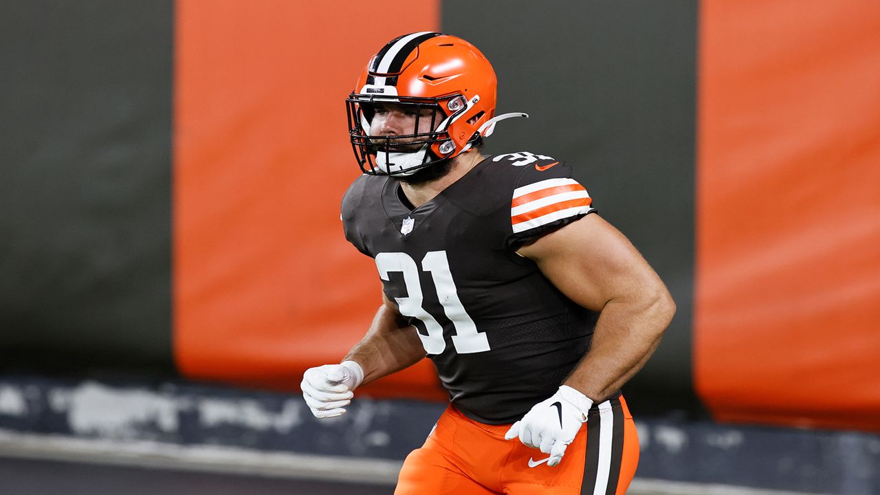 November 14, 2021: Cleveland Browns fullback Andy Janovich (31) before the  NFL football game between the Cleveland Browns and the New England Patriots  at Gillette Stadium, in Foxborough, Massachusetts. The Patriots defeat