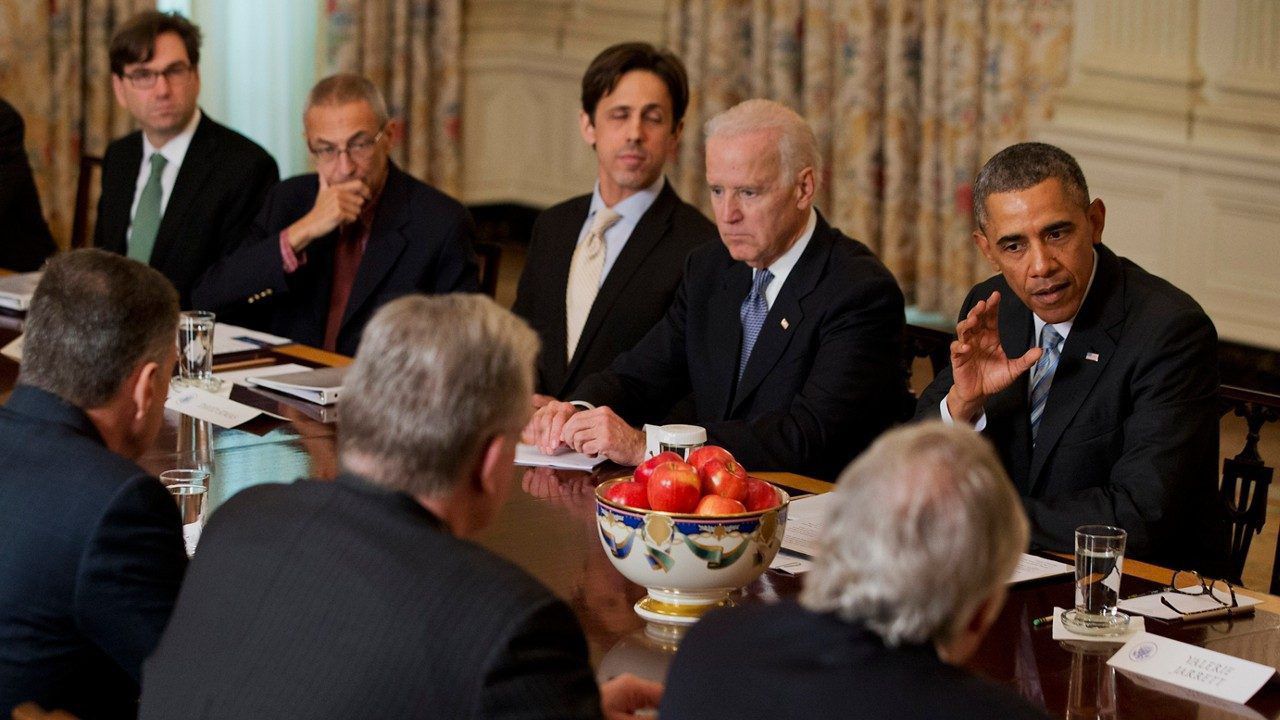 President Barack Obama meets with members of the Democratic Governors Association, Friday, Feb. 21, 2014, in the State Dining Room of the White House in Washington. From left are, Chairman of the Council of Economic Advisers Jason Furman, White House counselor John Podesta, David Simas, Deputy Senior Advisor for Communications and Strategy, Vice President Joe Biden and the president.  (AP Photo/Jacquelyn Martin)