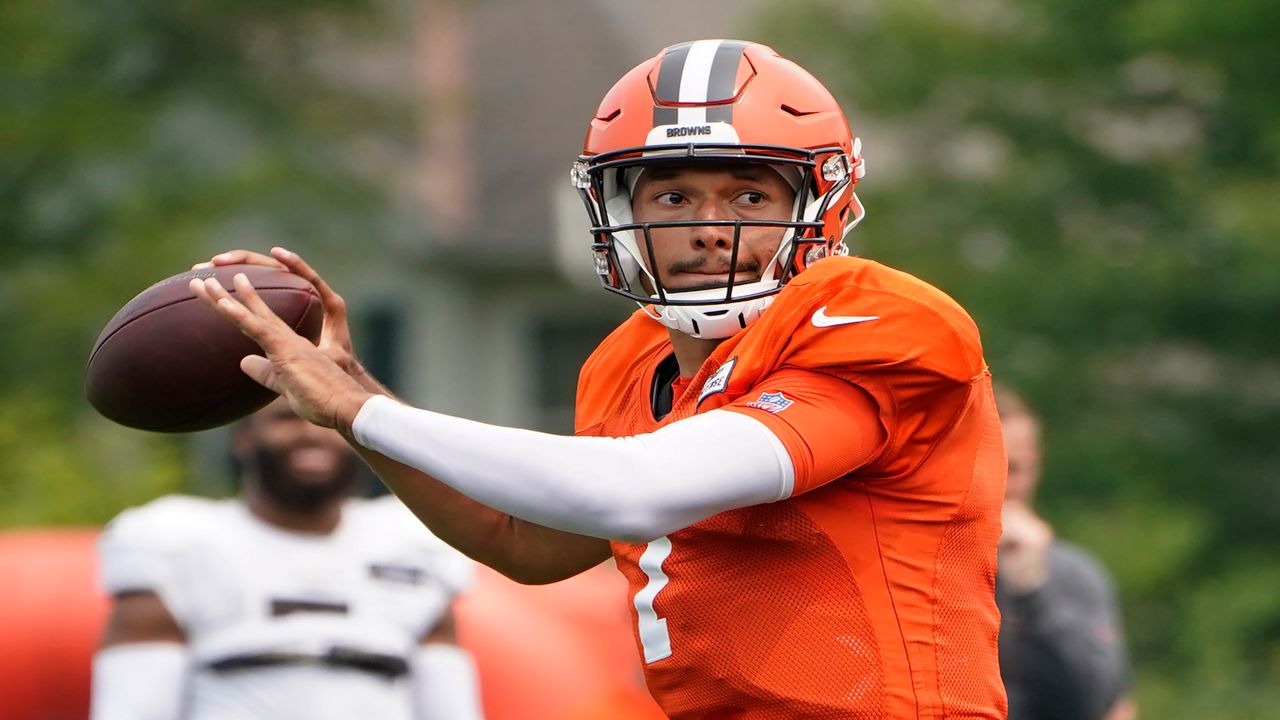 Browns QB Deshaun Watson sitting out with shoulder injury; rookie