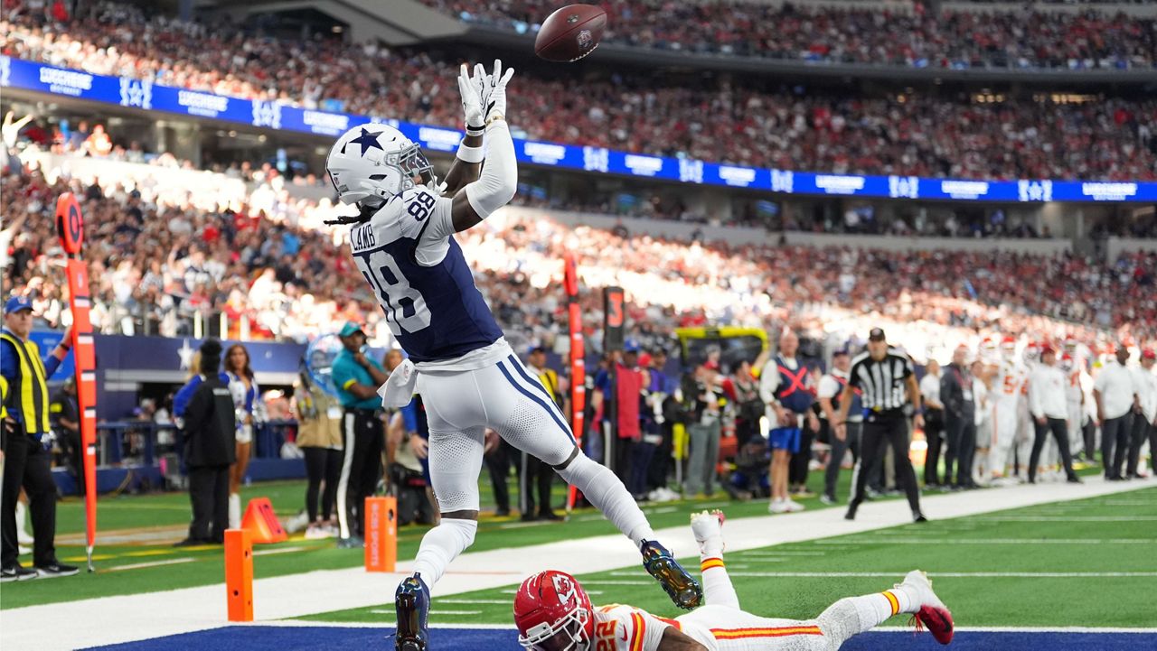 Prescott’s Cowboys মাহোমেসকে 31-28-এ থ্যাঙ্কসগিভিং জয়ে চিফসকে হারিয়েছে