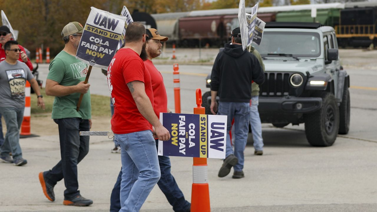 Strikers picket at one of the gates during the ongoing United Auto Workers strike at the Stellantis Toledo Assembly Complex on Wednesday, Oct. 25, 2023, in Toledo, Ohio. (Kurt Steiss/The Blade via AP)