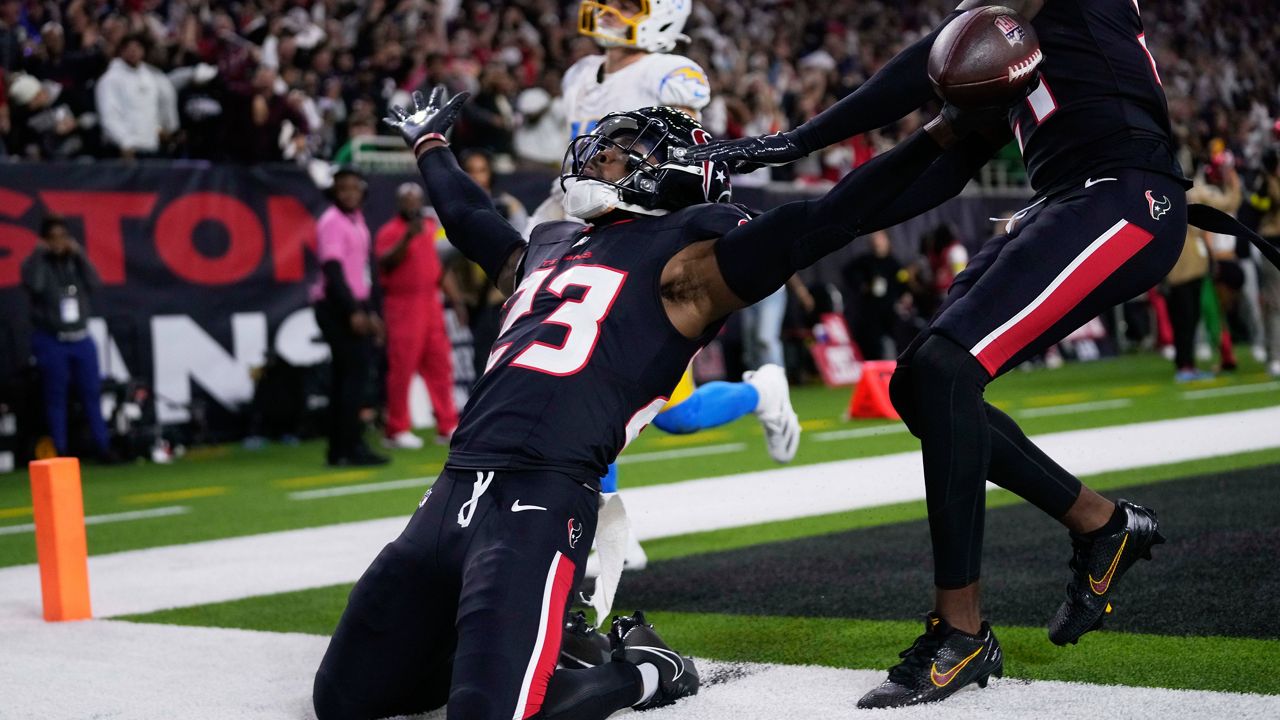 Texans intercept Herbert a career-high 4 times in a 32-12 win over Chargers