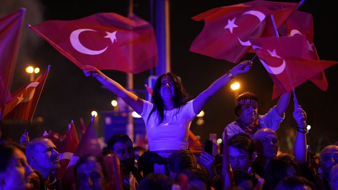 Republican People's Party, or CHP, supporters gather to celebrate outside City Hall in Istanbul, Turkey, Sunday, March 31, 2024. (AP Photo/Khalil Hamra)