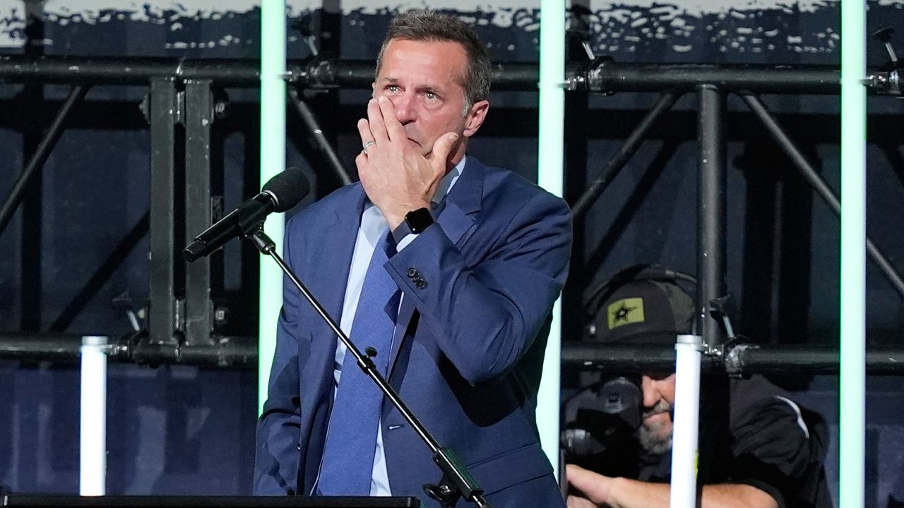 Hockey Hall of Famer Mike Modano honored with statue unveiling by Stars