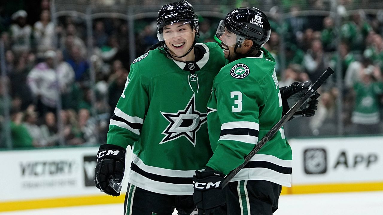 Robertson has goal to end scoring drought, helps Stars beat Sharks 5-2