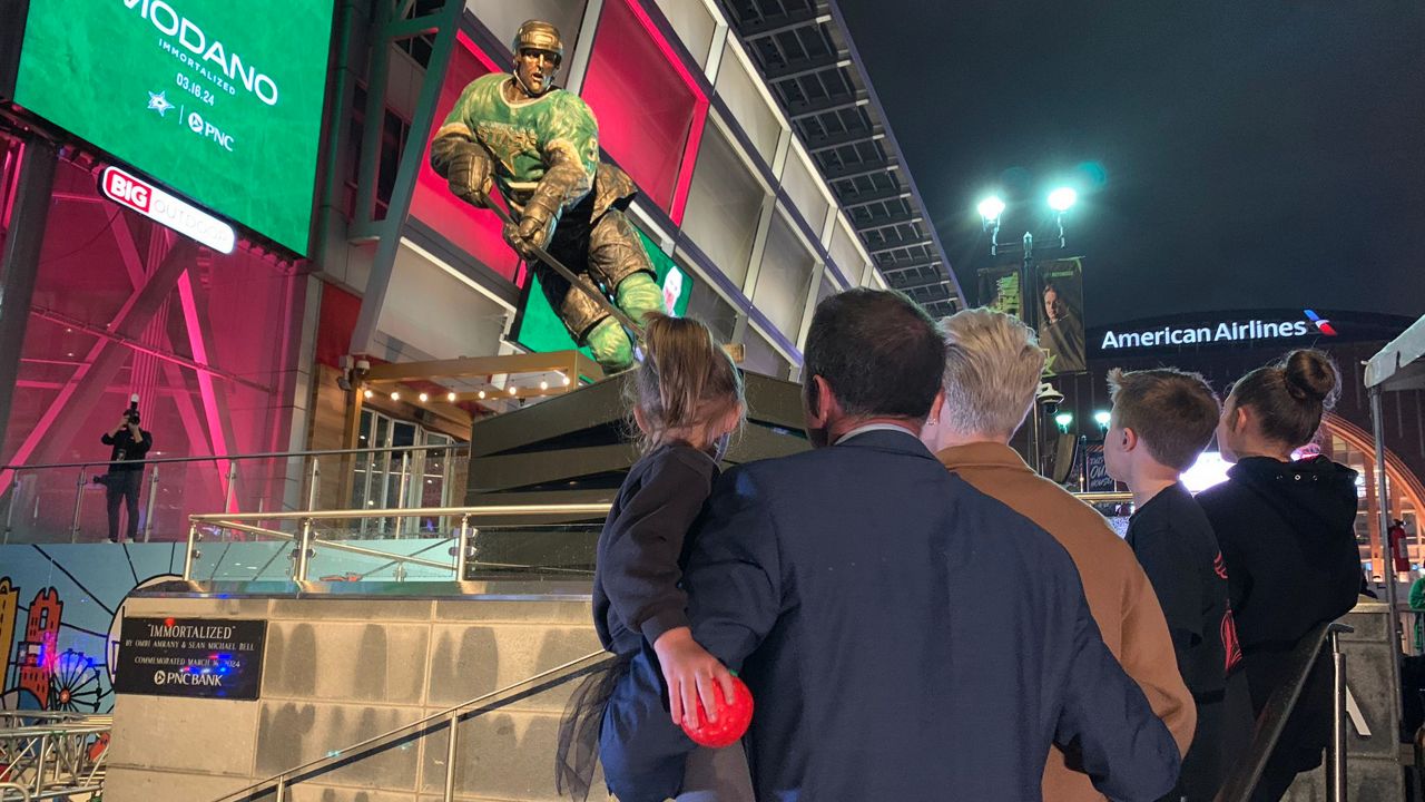 Modano honored with statue outside American Airlines Center