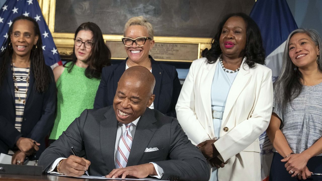 Mayor Eric Adams today issued emergency rules eliminating the 90-day length-of-stay requirement for New Yorkers in shelter to be eligible for City Family Homelessness and Eviction Prevention Supplement (CityFHEPS) housing vouchers. City Hall. Friday, June 16, 2023. Credit: Ed Reed/Mayoral Photography Office.