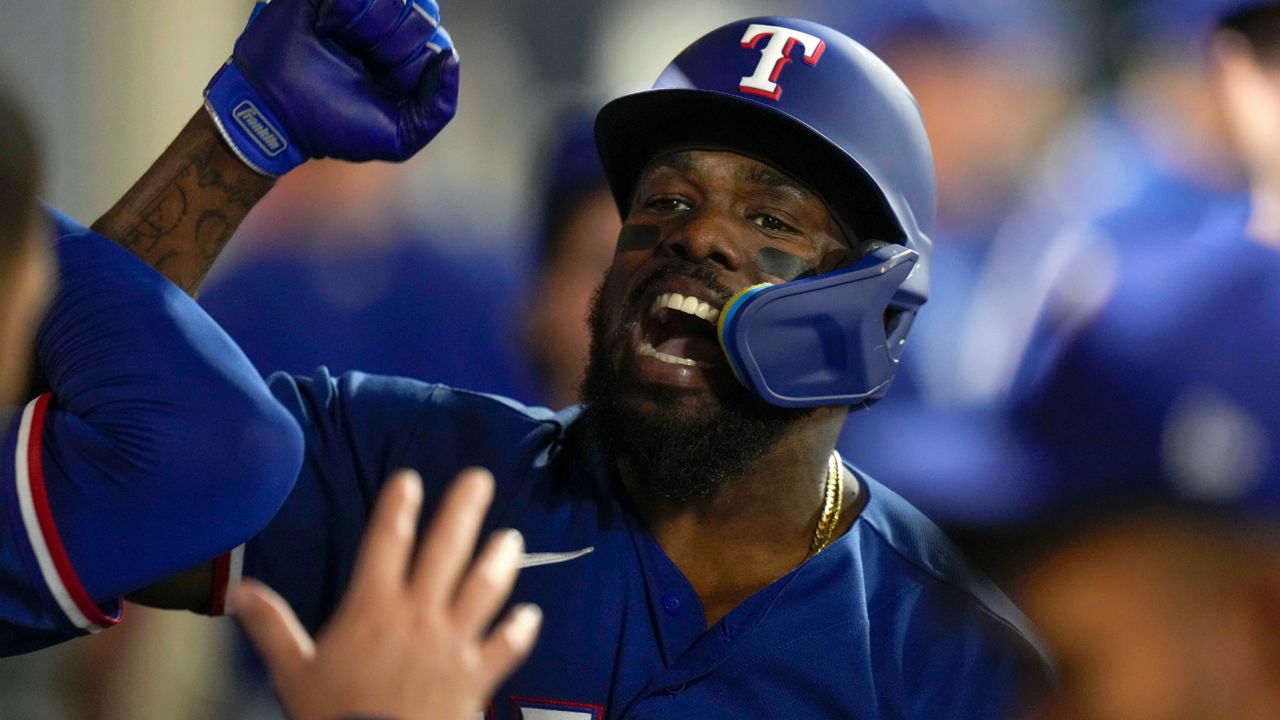 Texas Rangers manager Bruce Bochy explains why Evan Carter isn't starting  Game 2