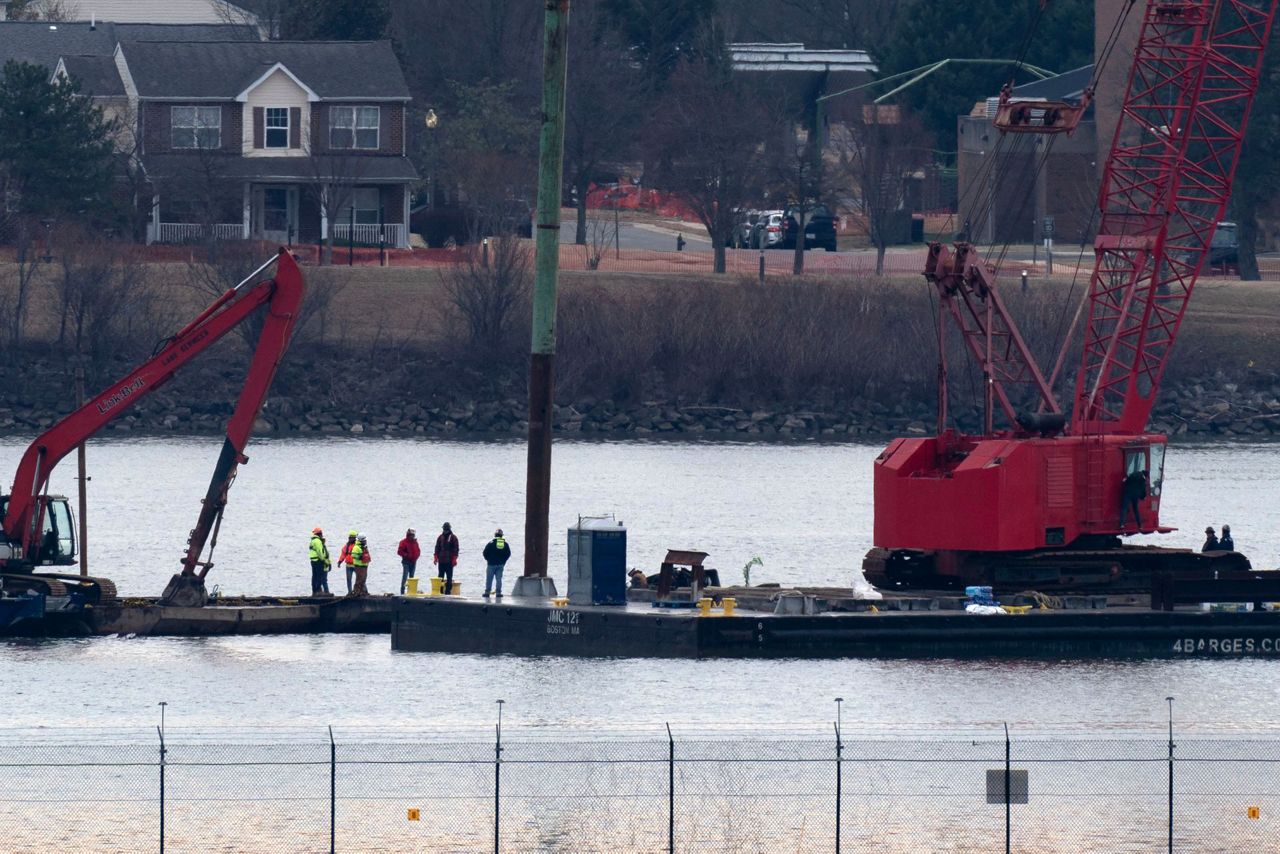 Crews return to the Potomac River to recover wreckage from DC midair ...
