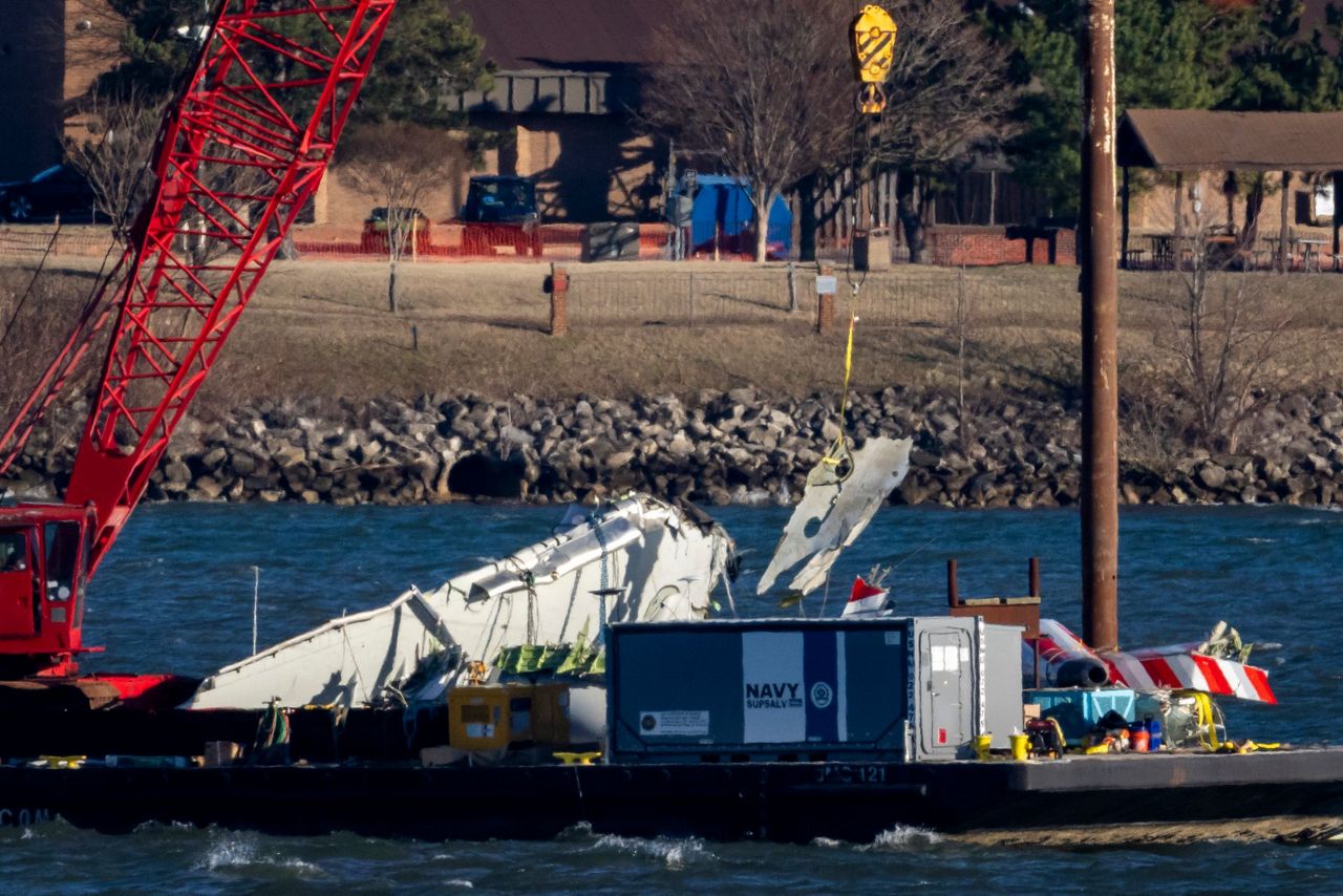 Recovery work resumes at the site of the deadly plane and chopper ...