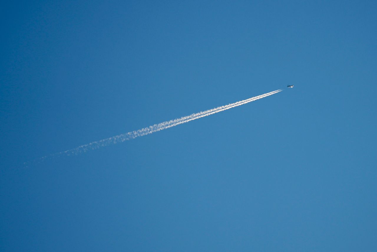 The science behind contrails - Orlando Lanes