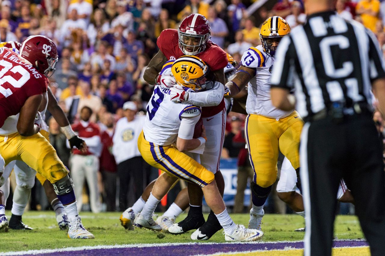 Tagovailoa, No. 1 Alabama roll past No. 4 LSU, 290
