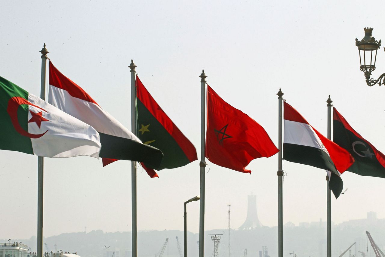 Leaders meet in Algeria for final day of Arab League summit