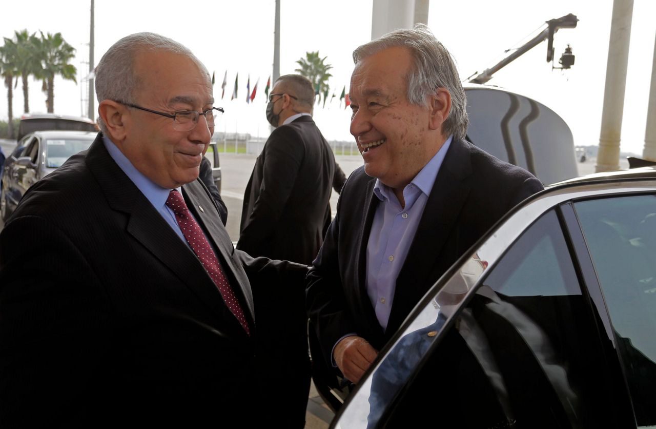 Leaders meet in Algeria for final day of Arab League summit