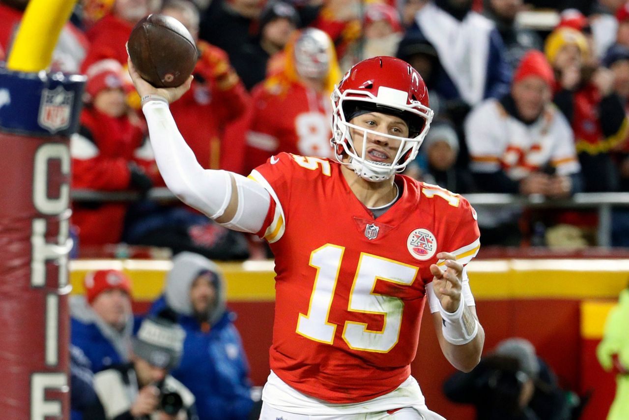 Colts vs. Chiefs: Patrick Mahomes passes his first playoff test