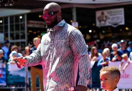 Baseball's best strut the MLB All-Star red carpet at Pike Place