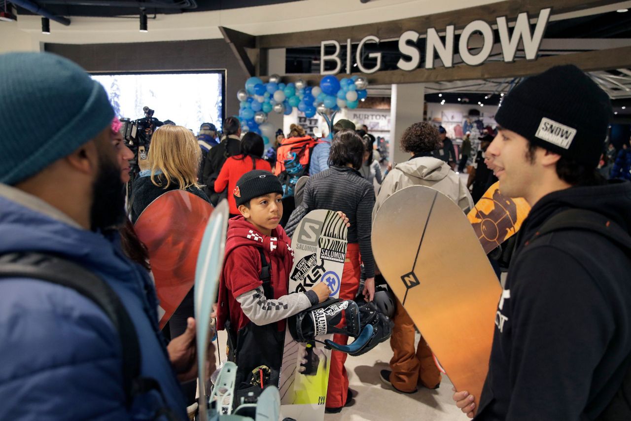 Long awaited indoor ski slope debuts at New Jersey megamall