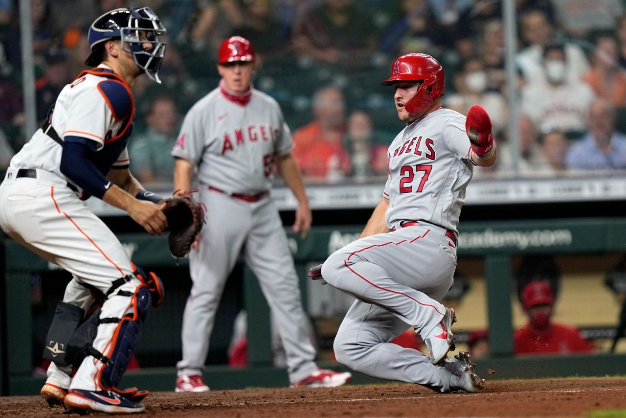 Walsh's big night helps Angels rally for 5-4 win over Astros