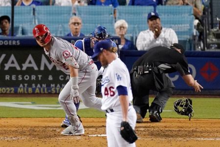 Gonsolin Earns 8th Victory, Dodgers Edge Angels 2-0 - Bloomberg