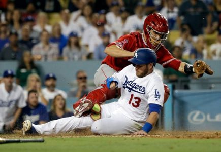 Enrique Hernandez singles for Dodgers' 12th walk-off win