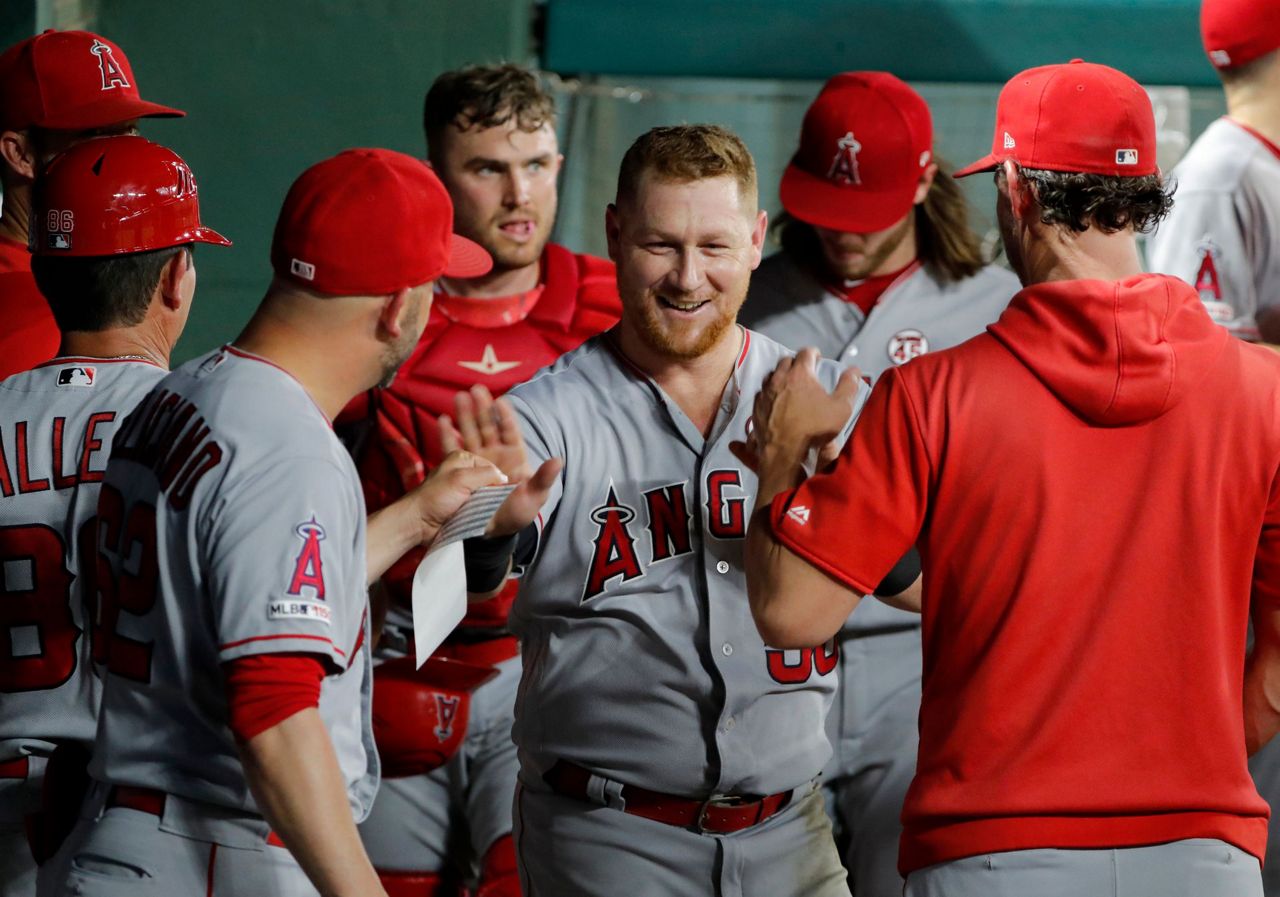 Odor hits game-ending homer for Rangers in 8-7 win over M's