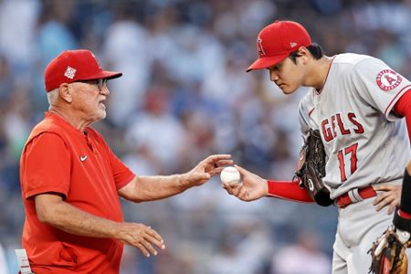 Cessa can't make it through 4 innings, Reds lose series finale to