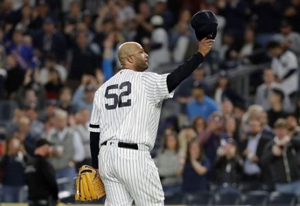 Ottavino botches throw, Yankees miss chance to clinch