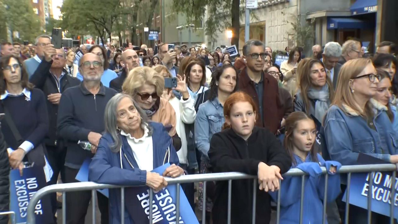 Rally outside U.N. urges world leaders to take stance against antisemitism